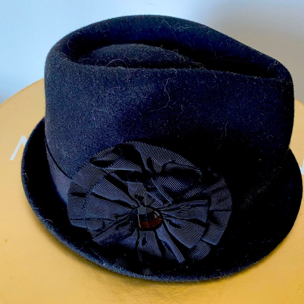 Chic black saks fifth ave fedora with jeweled ribbon trim
